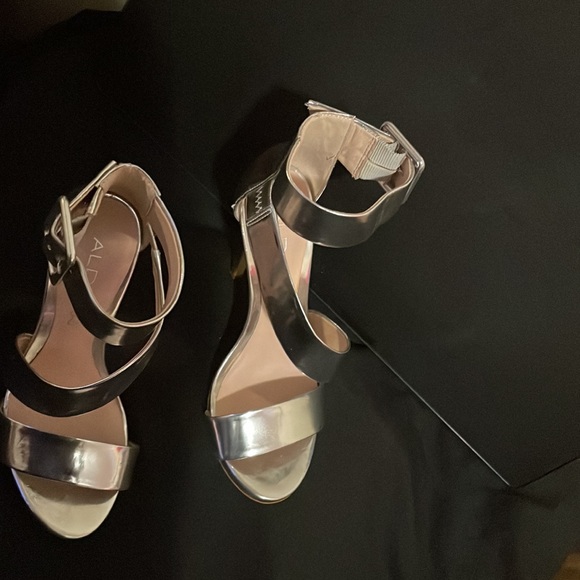 Silver ALDO heel size 6.5 - Picture 3 of 6